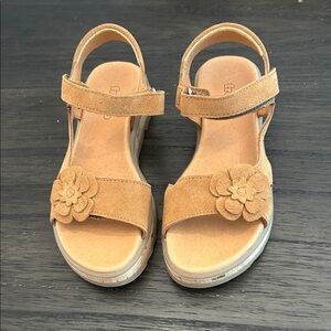 Stylish Tan Kids Sandals with Flower Accent